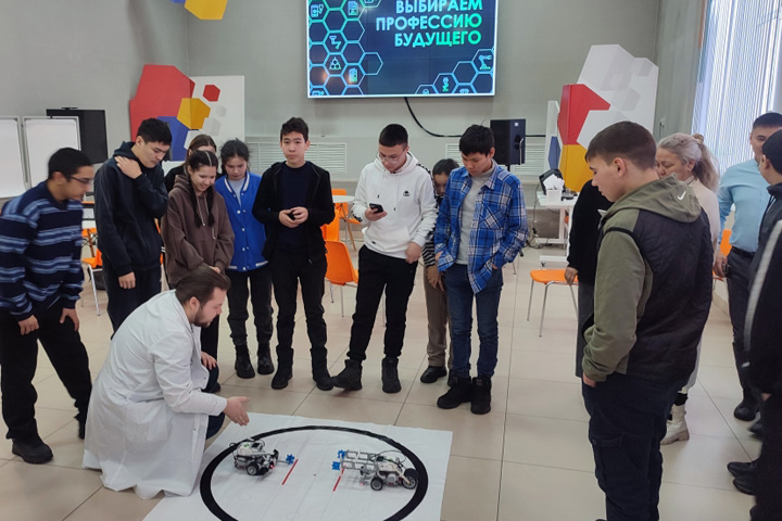 В Черногорском техникуме отраслевых технологий ребят из аала Катанов восхитили возможности квадрокоптера и  нейросети 